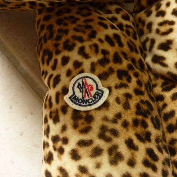 Moncler Leopard Print Down Puffer Scarf 'Sciarpa' - Picture 5 of 14